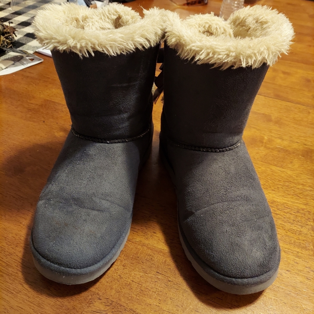 Uggs boots- gray